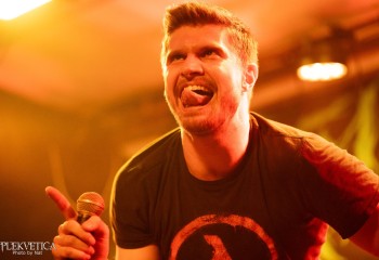 Oral Fistfuck - Photo by Natalie