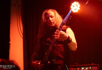 Oral Fistfuck - Photo by Natalie