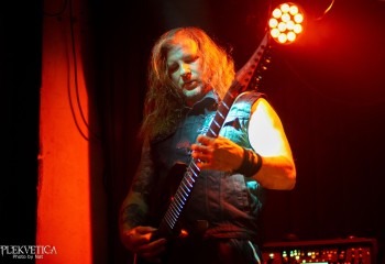 Oral Fistfuck - Photo by Natalie