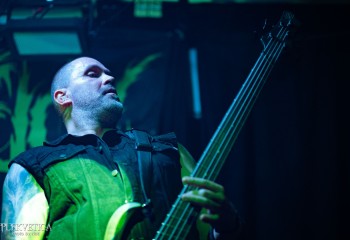 Oral Fistfuck - Photo by Natalie