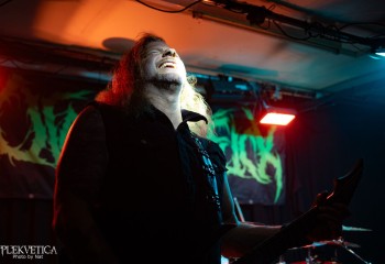 Oral Fistfuck - Photo by Natalie