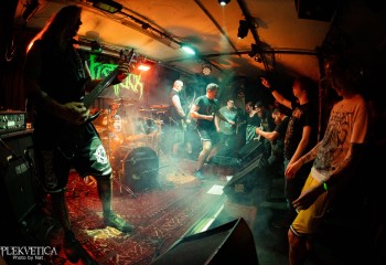 Oral Fistfuck - Photo by Natalie