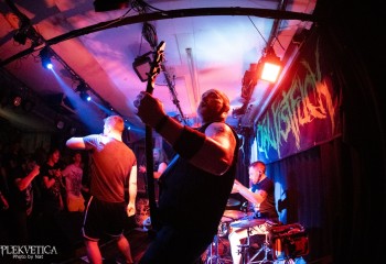 Oral Fistfuck - Photo by Natalie