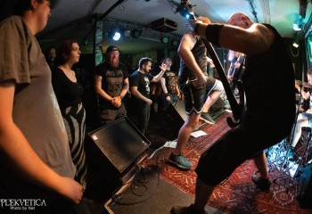 Oral Fistfuck - Photo by Natalie