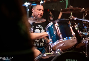 Oral Fistfuck - Photo by Natalie