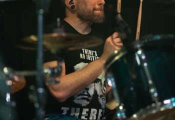 Oral Fistfuck - Photo by Natalie