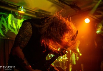 Oral Fistfuck - Photo by Natalie