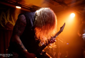 Oral Fistfuck - Photo by Natalie