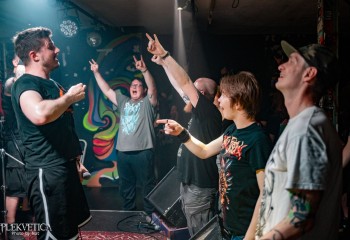 Oral Fistfuck - Photo by Natalie