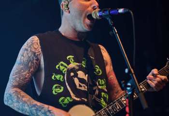 POINT NORTH - Photo By Peti