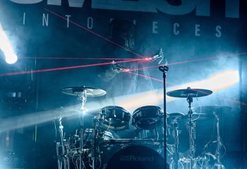 Smash Into Pieces - Photo By Peti