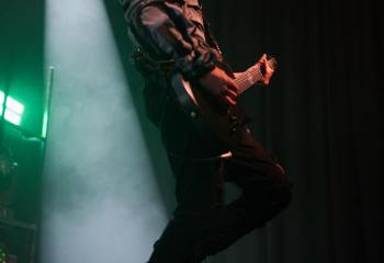 Smash Into Pieces - Photo By Peti