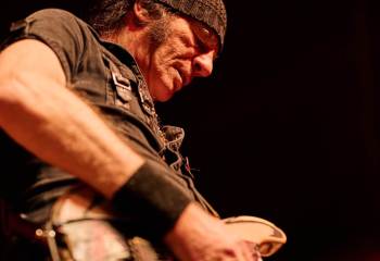 Victory - Photo By Peti