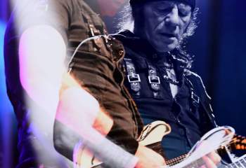 Victory - Photo By Peti