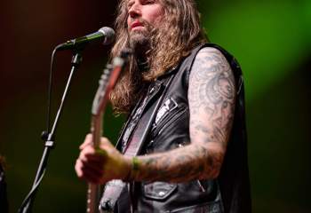 Victory - Photo By Peti