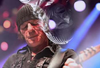 Victory - Photo By Peti