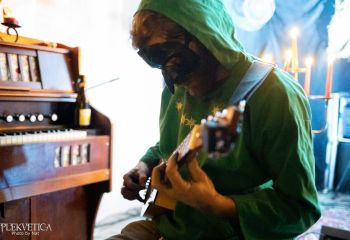 Ys Jensyts / Howl - Photo by Natalie