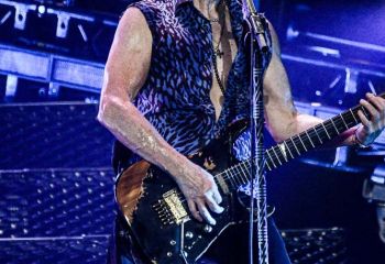 Def Leppard - Photo by Pat