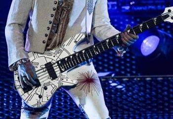 Def Leppard - Photo by Pat