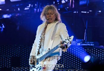 Def Leppard - Photo by Pat