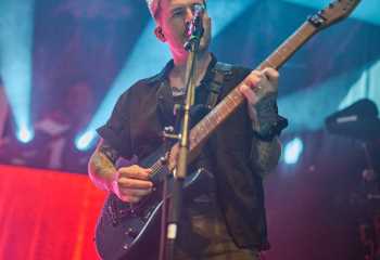 Fit For A King - Photo By Peti