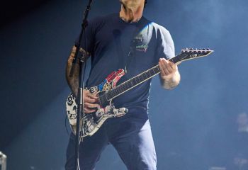 Stick To Your Guns - Photo By Peti